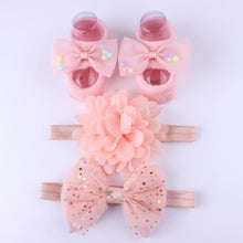 Load image into Gallery viewer, Newborn Girls Giftbox
