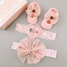 Load image into Gallery viewer, Newborn Girls Giftbox
