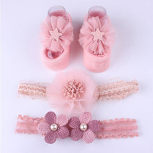 Load image into Gallery viewer, Newborn Girls Giftbox
