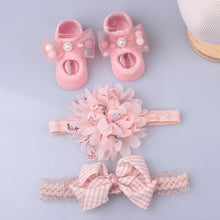 Load image into Gallery viewer, Newborn Girls Giftbox
