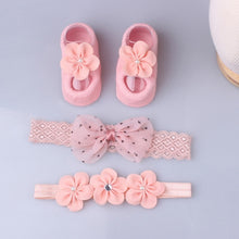 Load image into Gallery viewer, Newborn Girls Giftbox
