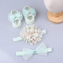 Load image into Gallery viewer, Newborn Girls Giftbox
